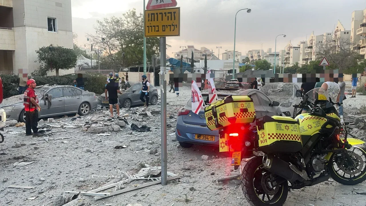 Irán bombardeó el sur israelí tras expirar el “alto al fuego total” anunciado por Trump