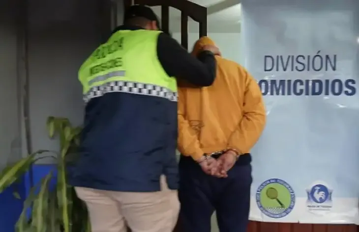 Detuvieron a un curandero que asesinó a golpes a su pareja y dejó el cuerpo tapado con una manta