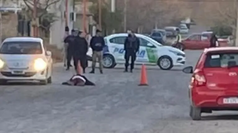 Asesinaron a tiros a un hombre en la puerta de una escuela y frente a todos los niños 