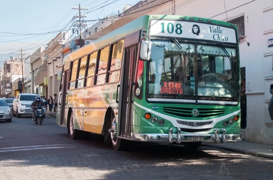Catamarca: denuncian a chofer de colectivo por presunta discriminación contra una joven con discapacidad