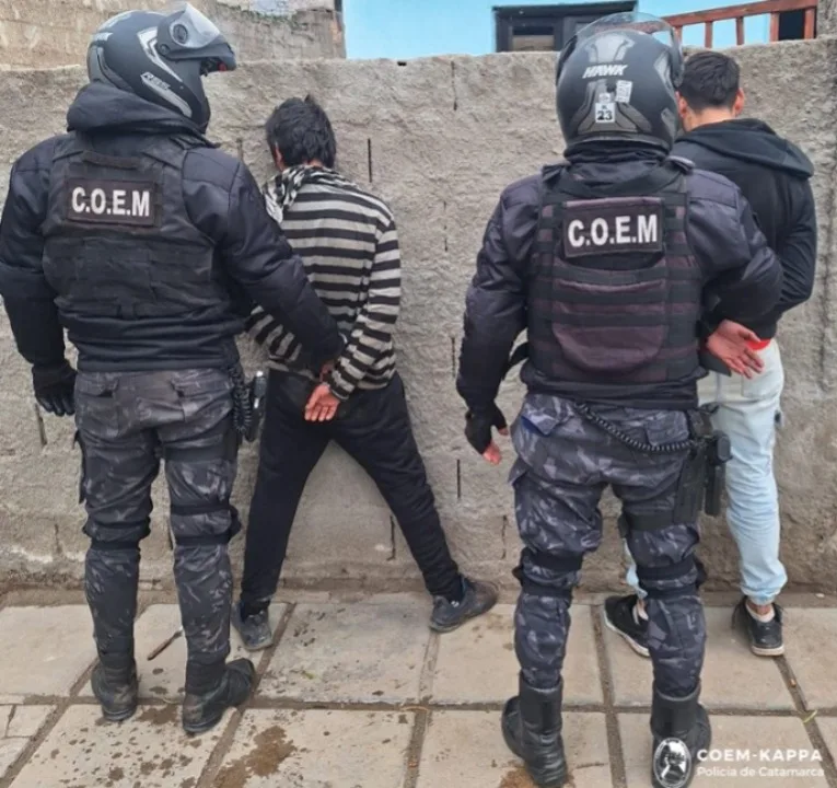 Catamarca: son hermanos, tienen 23 y 25 años, y amenazaron de muerte a su propia madre con un elemento punzante