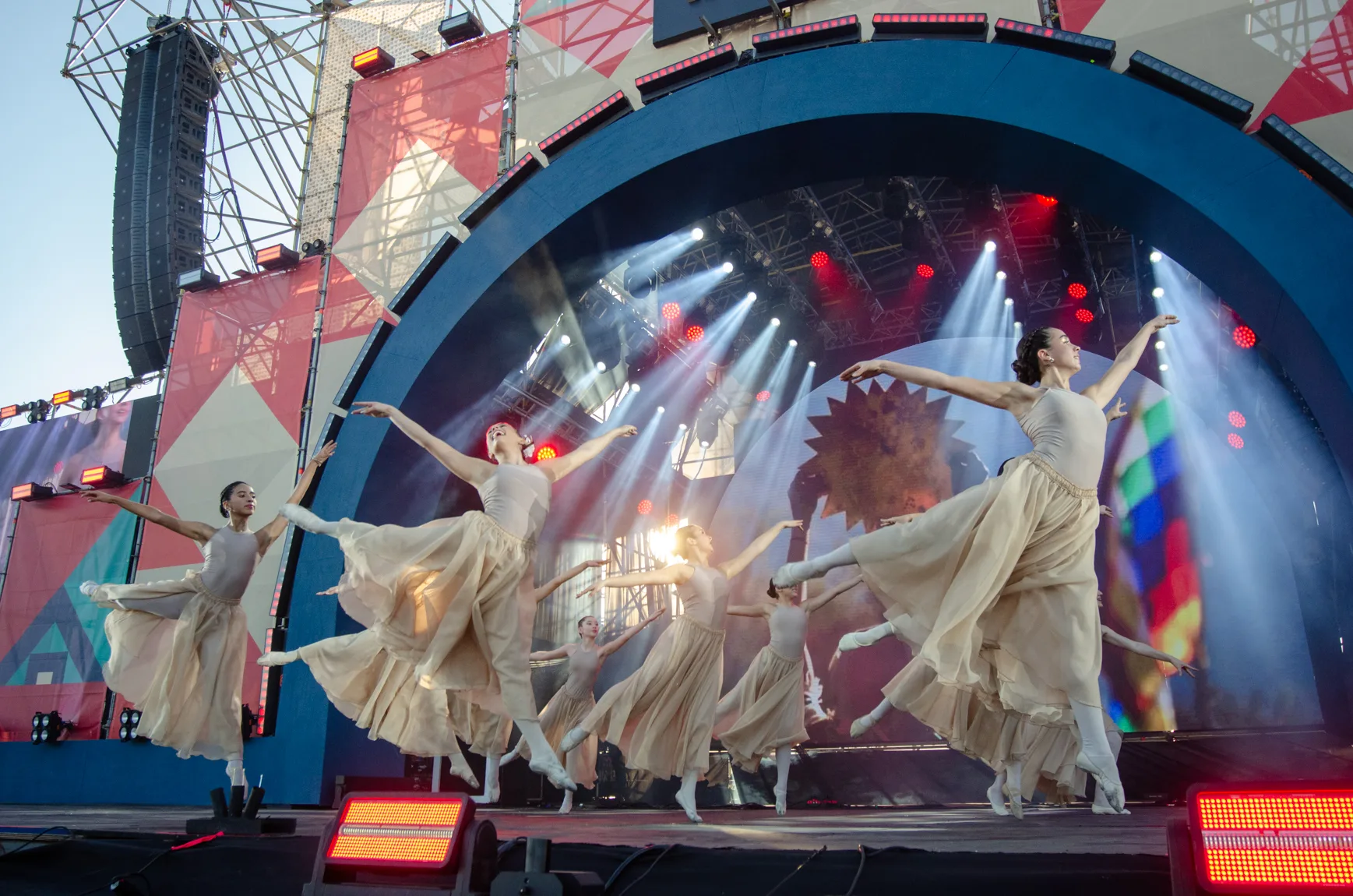 El Patio del Poncho comenzó a pura danza