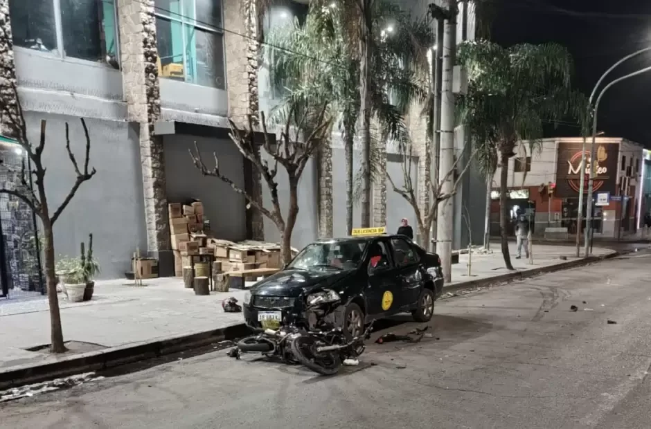 Catamarca: chocaron un taxi y una moto en la Terminal