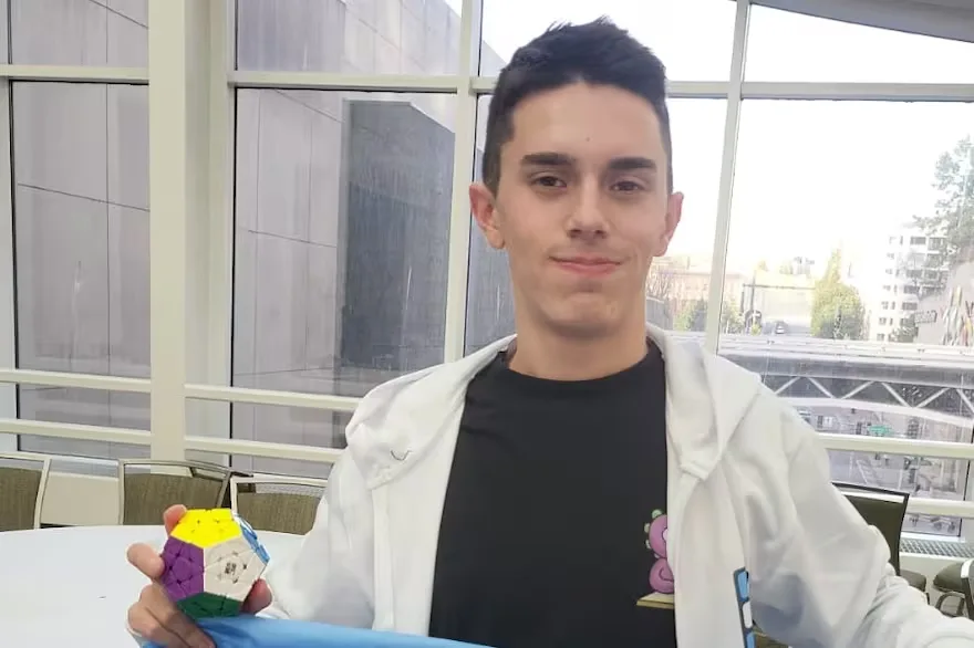 El argentino Leandro López, de 21 años, se consagró campeón en el Mundial de cubo Rubik