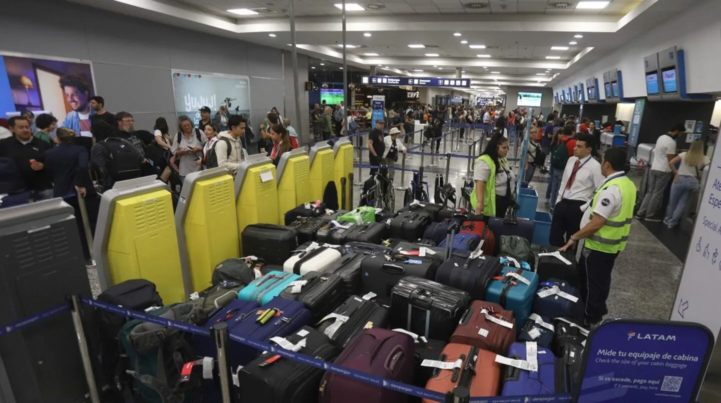 A pocos días del inicio de las vacaciones de invierno gremios aeronáuticos amenazan con medidas de fuerza
