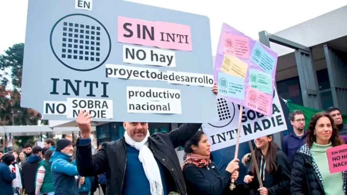 Hoy lunes trabajadores del INTI se movilizan en contra del decreto “que los desguaza”