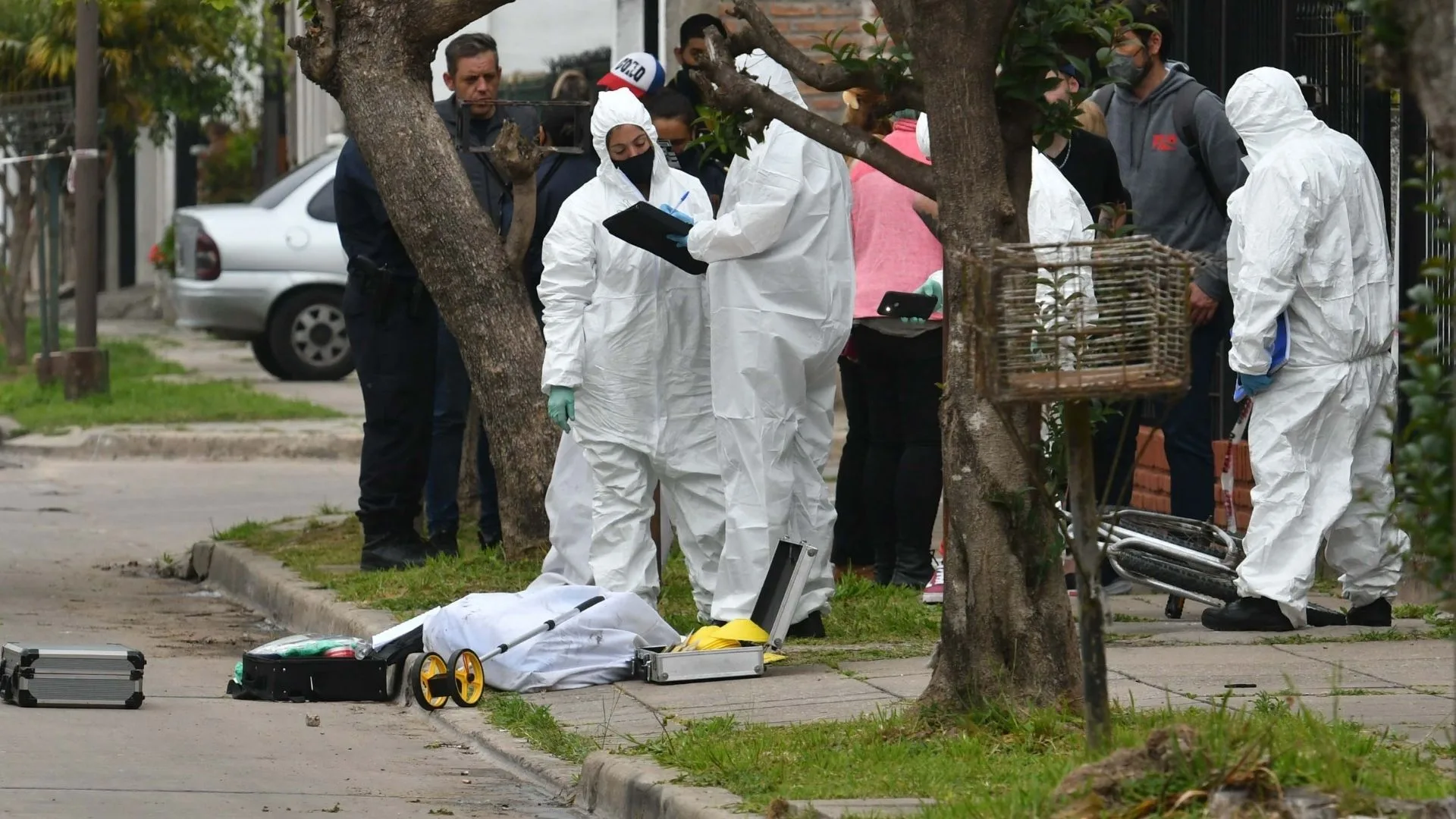 Joven en grave estado al ser apuñalado unas 20 veces durante confuso episodio
