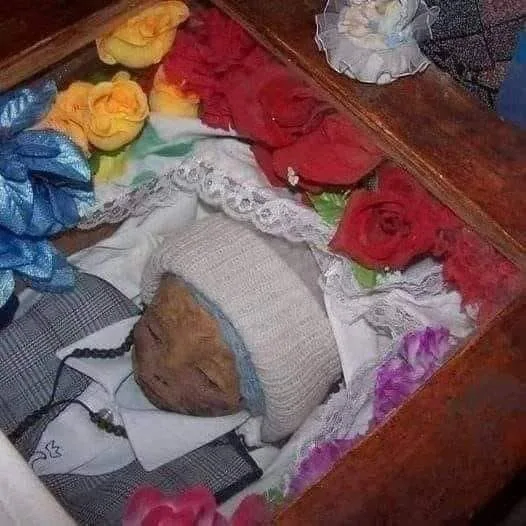 Angelito Milagroso de Villa Unión: una multitud de devotos celebró la misa por su nacimiento