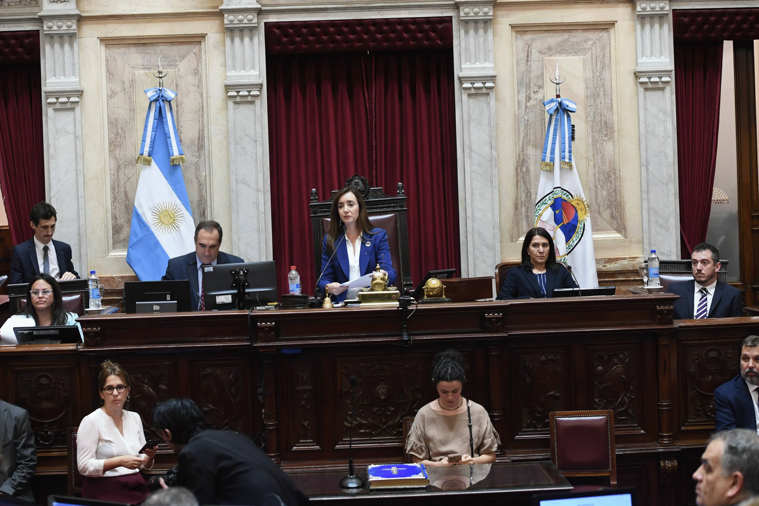 En una sesión inédita, el Gobierno de Milei podría sufrir un duro revés este jueves