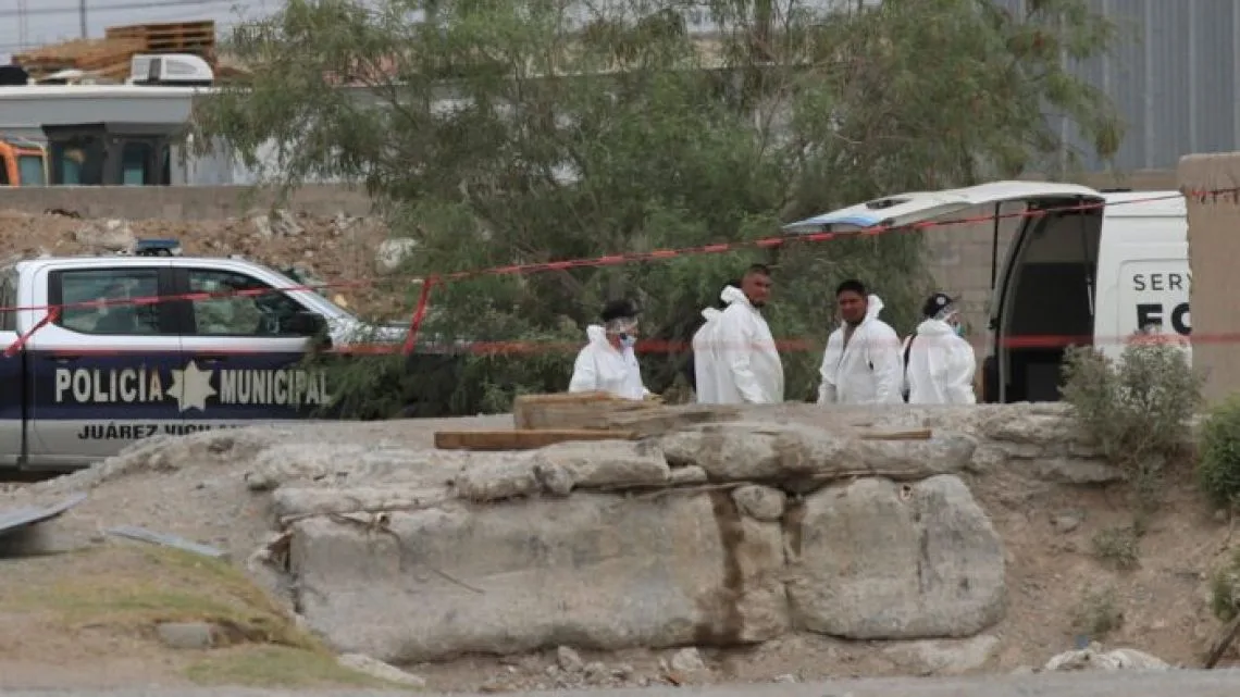 Hallan 400 cadáveres apilados en una misteriosa casa del horror en la frontera entre EEUU y México