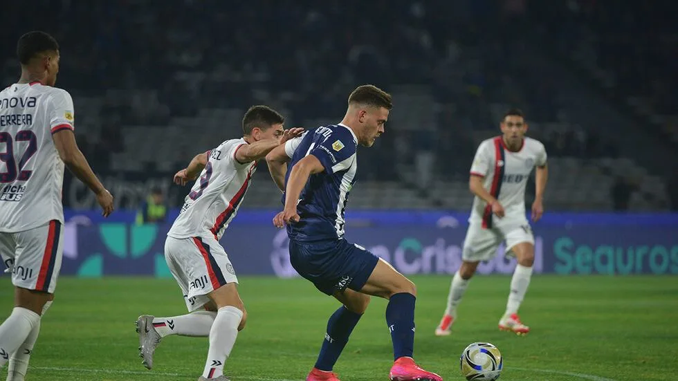 En el comienzo del Torneo Clausura, San Lorenzo le ganó 2-1 a Talleres en la presentación de Carlos Tevez y Aldosivi empató con Central Córdoba