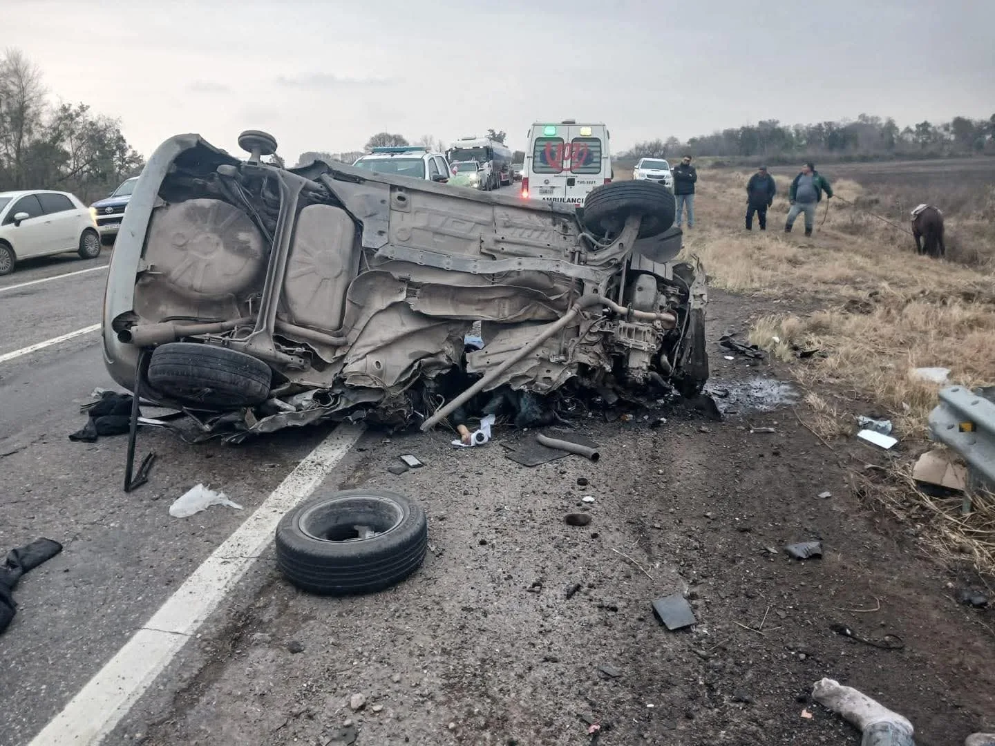Mueren dos personas por un violento choque entre un auto y un camión en Ruta 38