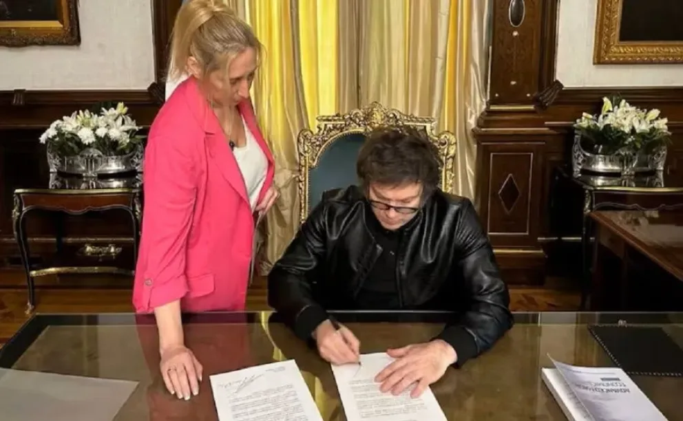 Milei vetará el proyecto de los gobernadores pese a la sugerencia de Sturzenegger
