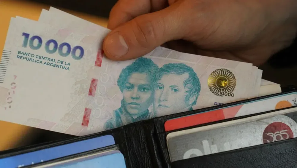 Datos oficiales: el salario acumuló un trimestre de caída contra la inflación