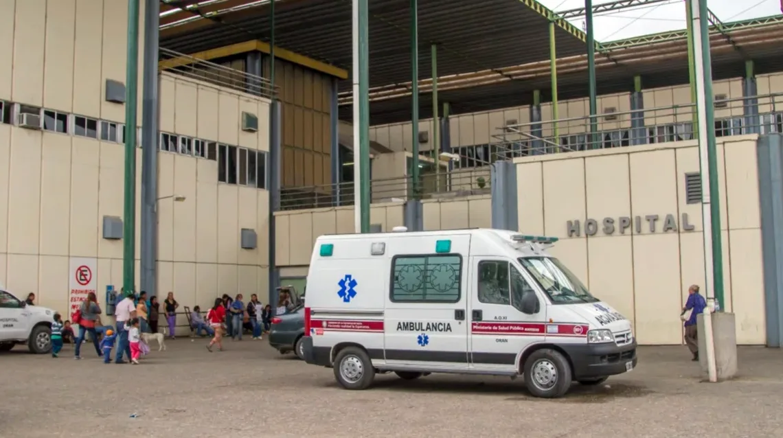 “Viva de milagro”: una nena de 13 años fue apuñalada al intentar salvar a su mamá de un ataque de la expareja