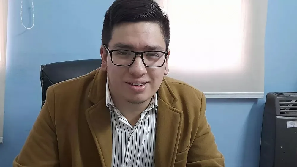 Renunció un joven concejal de LLA que le exigía sexo oral a una mujer a cambio de 10 mil pesos