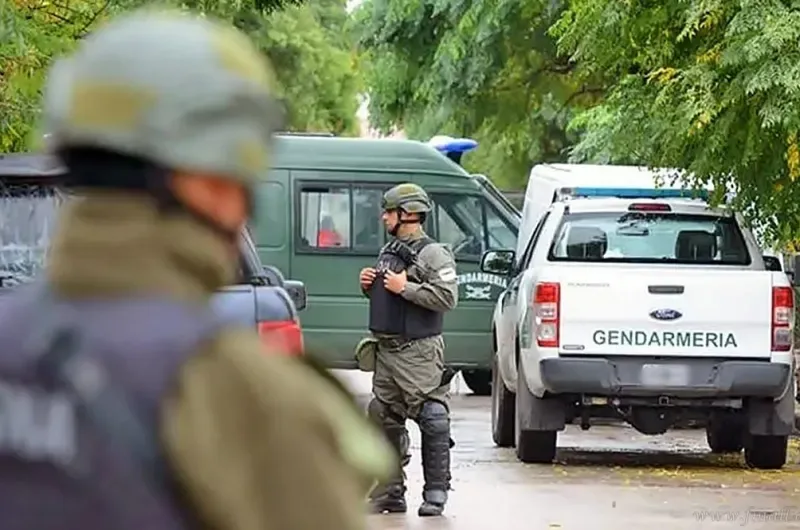 Allanan a un jefe comunal y una diputada provincial en una causa por desvío de fondos