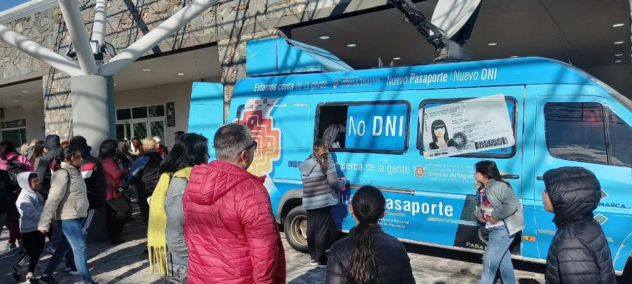 Desde hoy sábado, el Registro Civil dice presente en la Fiesta del Poncho con su Móvil de Documentación Rápida
