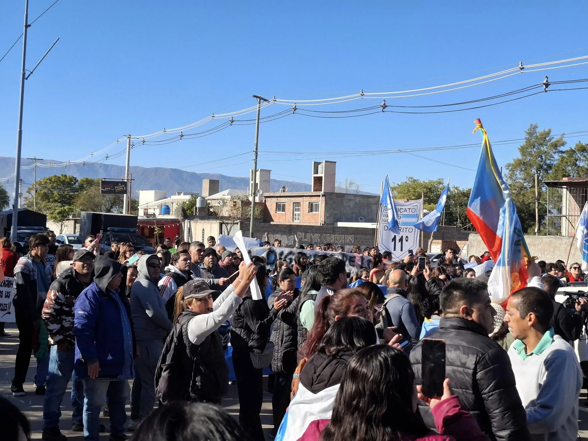 Hoy lunes, los docentes Autoconvocados de Catamarca realizarán una “caravana” por salarios dignos
