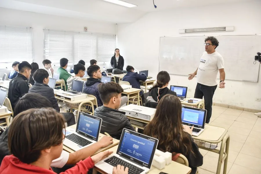 Gobierno nacional impulsa una “reforma curricular educativa”: incluye la IA y alfabetización financiera