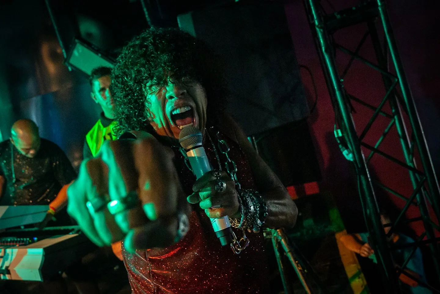 La Mona Jiménez, ícono de la música popular, cerrará esta noche la Fiesta del Poncho