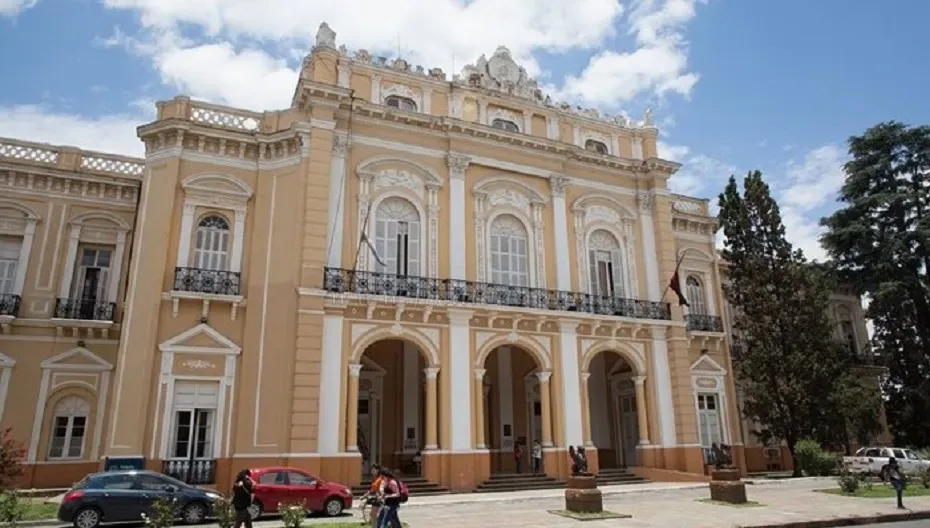 Preocupación de ADEPA por proyecto de ley en Salta que obligaría a los medios a ceder espacios gratuitos a organismos públicos