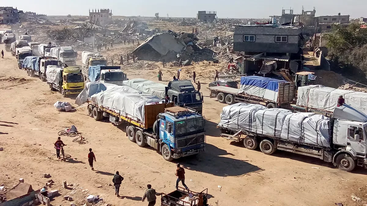 Gaza: 135 camiones con ayuda humanitaria cruzaron en medio de la crisis alimentaria