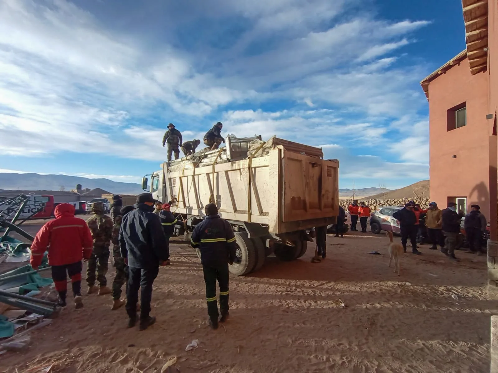 El Gobierno de Catamarca refuerza asistencia a familias afectadas de Laguna Blanca