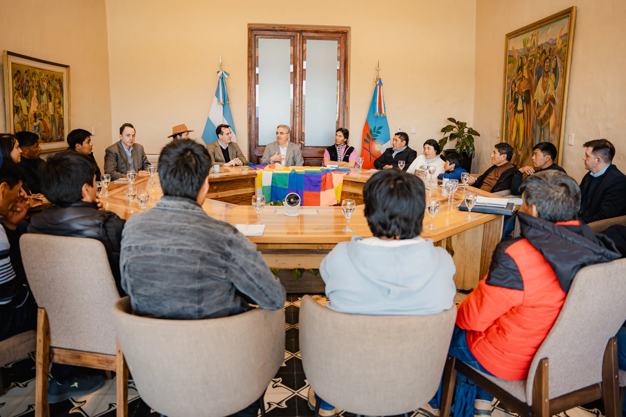 Catamarca: Raúl Jalil y caciques de Belén articulan obras para sus comunidades