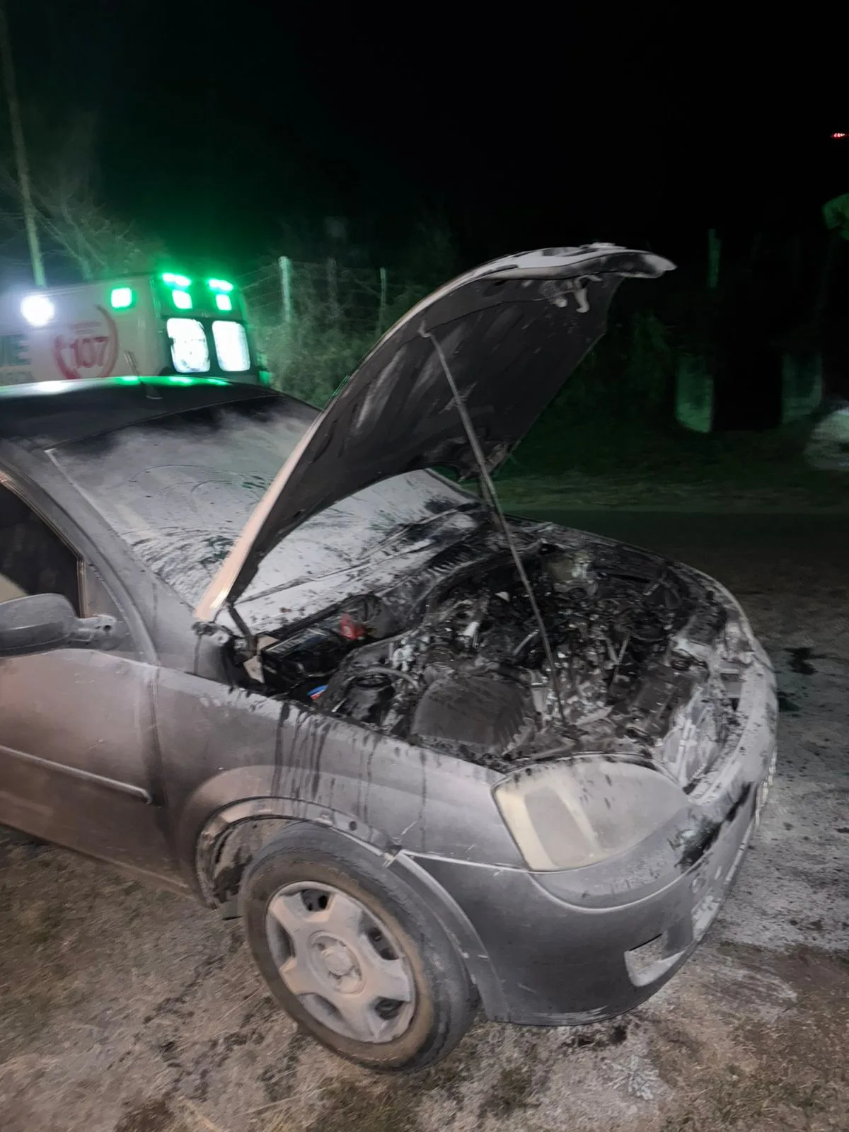 Policías de Catamarca  sofocaron el incendio de un automóvil