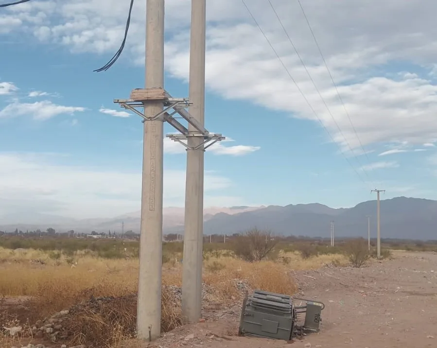 Vandalismo en Catamarca: intentaban robar un transformador y lo abandonaron
