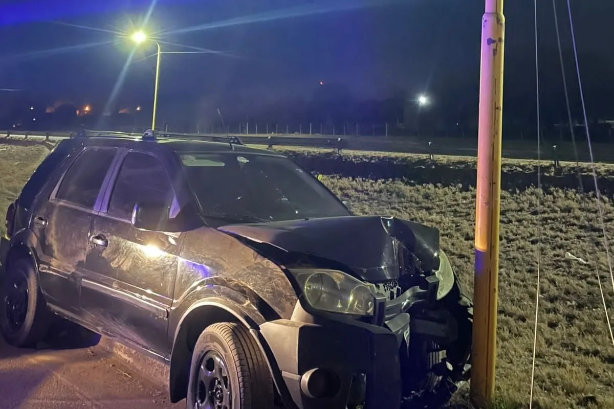Catamarca: automovilista chocó contra un caño del tendido eléctrico en Chumbicha