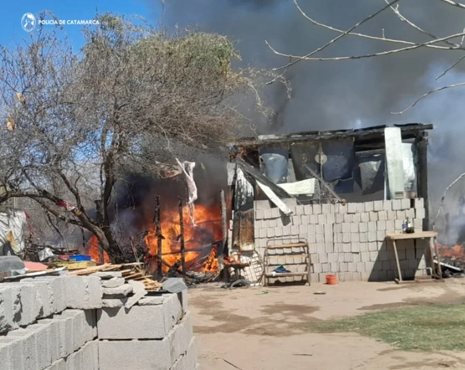 Catamarca: incendio acabó con una precaria vivienda en el Sur de la Capital