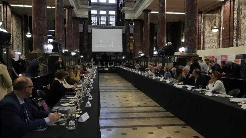 Rectores de todo el país debaten en Rosario cómo preservar la ley de Financiamiento de otro veto de Milei