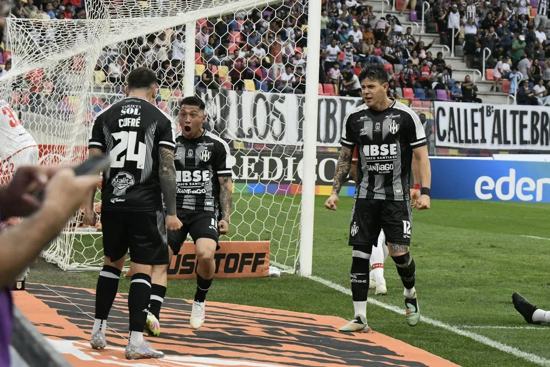 Central Córdoba pegó de entrada y derrotó a Estudiantes de La Plata
