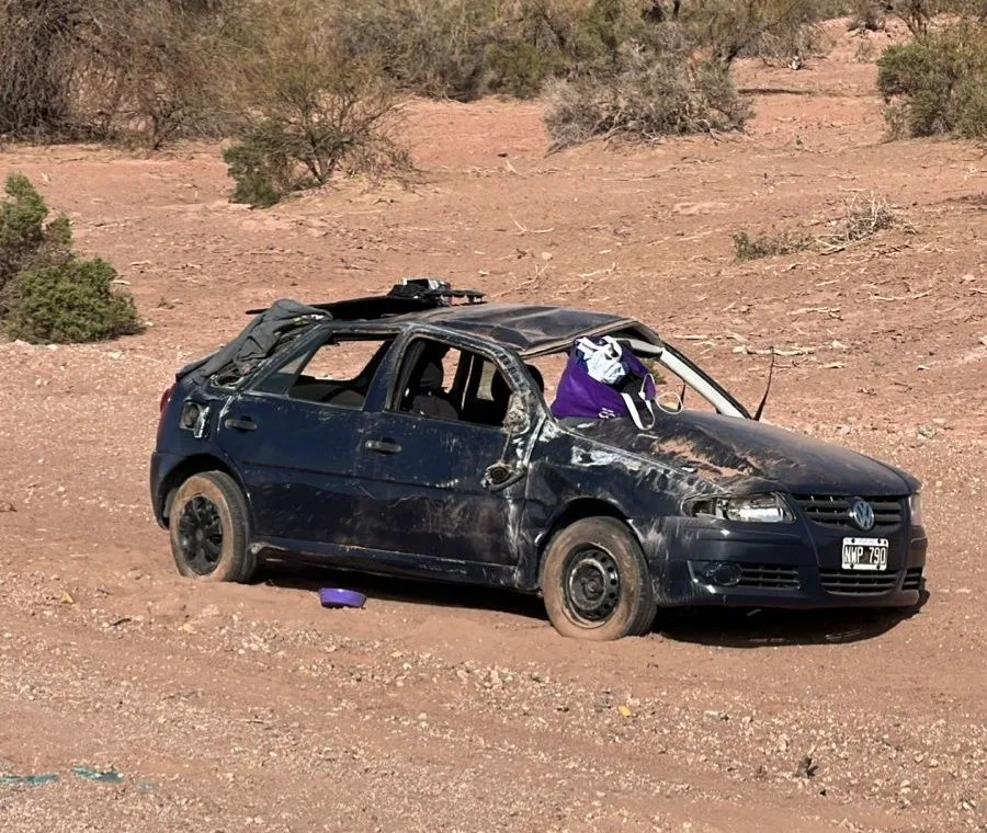 Volcó un auto en Tinogasta y hospitalizaron al conductor