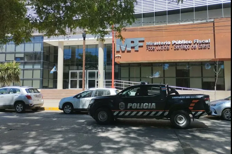 Ginecólogo amenazó con “pegarle un tiro” al novio de su ex, una profesora