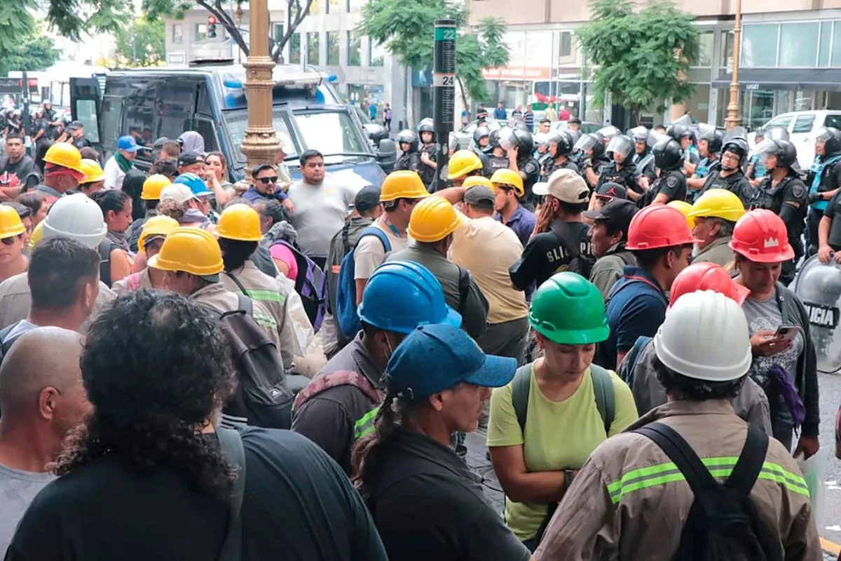 Más de 245.000 trabajadores despedidos cobraron prestación por desempleo en un año y medio
