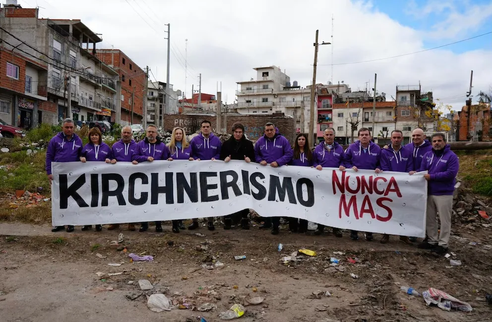 Milei lanzó la campaña bonaerense con una foto en La Matanza junto a todos sus candidatos: “Kirchnerismo nunca más”