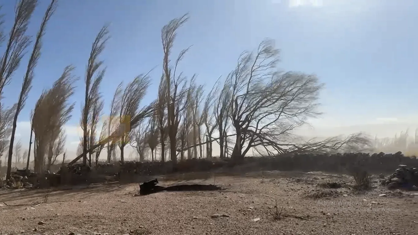 Catamarca: Defensa Civil y Desarrollo Social viajan a Laguna Blanca para asistir a los vecinos por el fuerte temporal
