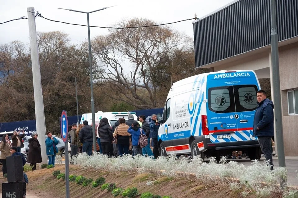 Catamarca: colapsó el techo de una comisaría y debieron rescatar a un policía