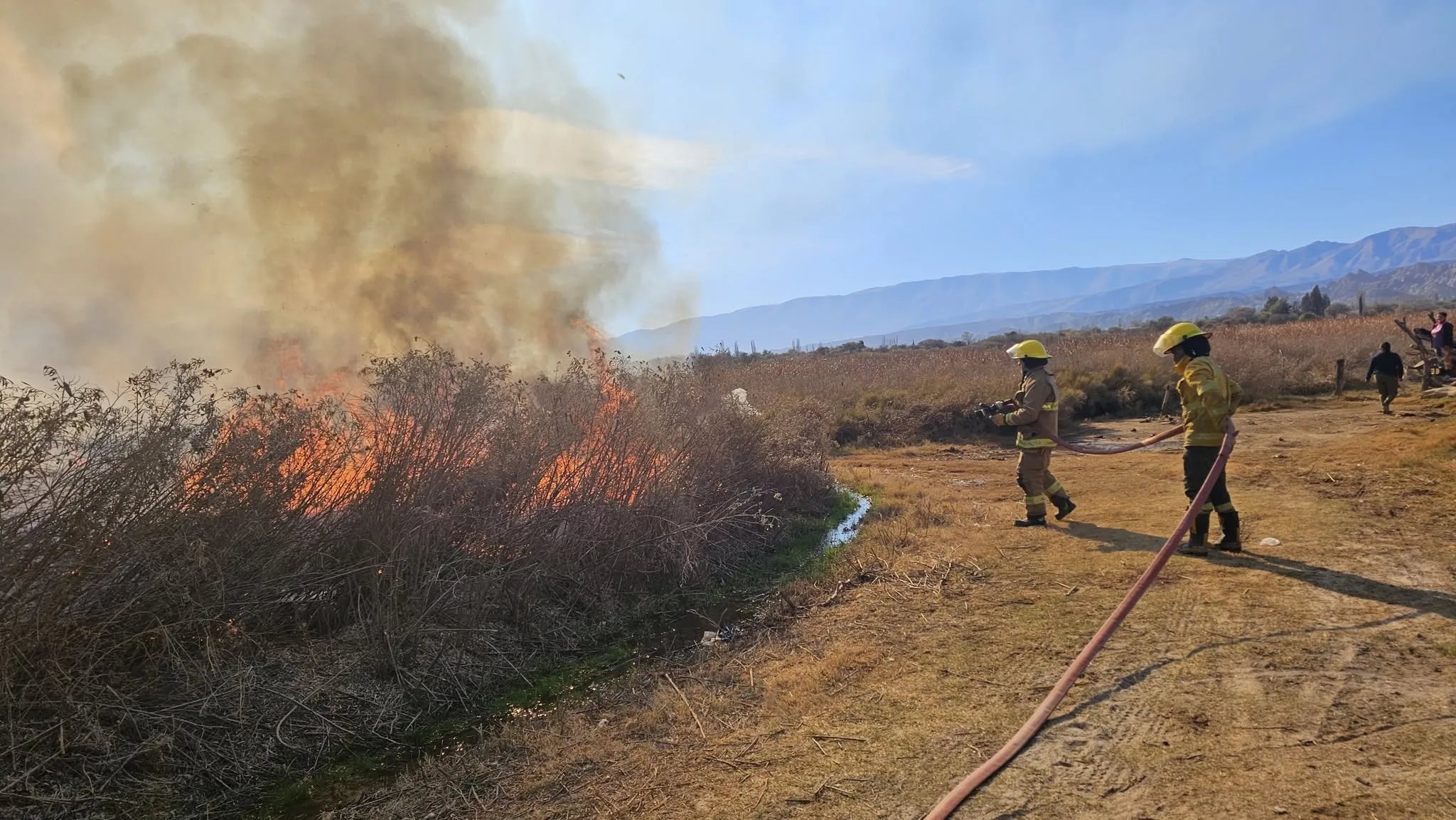 Advierten riesgo extremo de incendios forestales en Catamarca este viernes