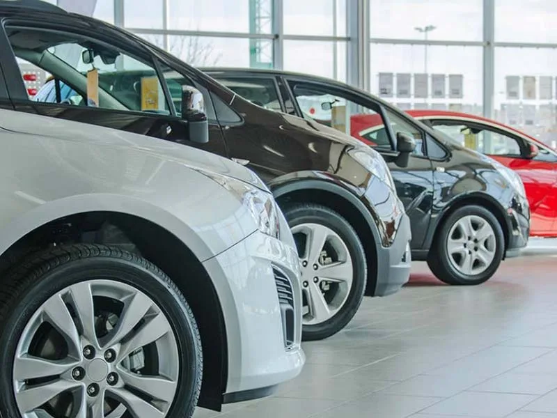 El aumento del dólar impulsa la mayor suba de precios de autos del año