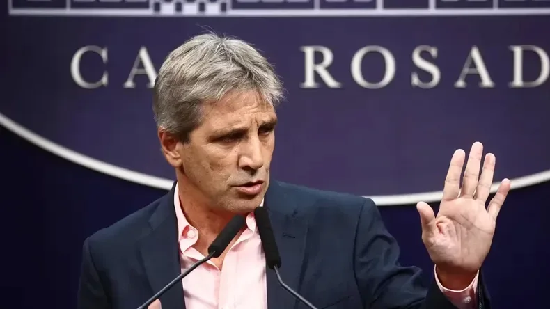 Luis Caputo volvió a criticar al Congreso y les pidió apoyo en la previa a las elecciones