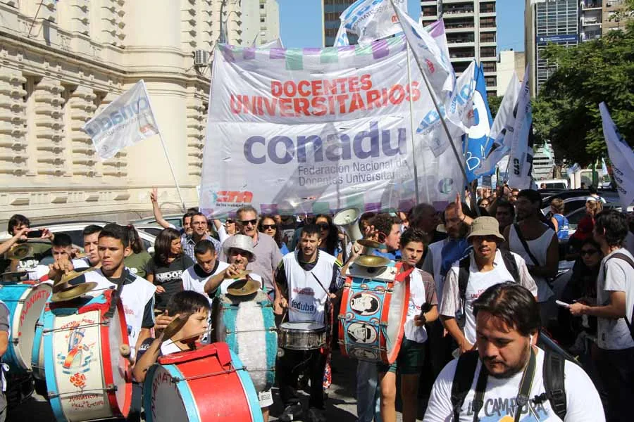 Docentes universitarios rechazaron el aumento de 7,5 y continuarán con las medidas de fuerza