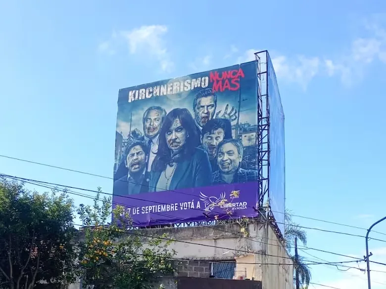 LLA publicó carteles que muestran a Cristina Kirchner y referentes del kirchnerismo como zombies