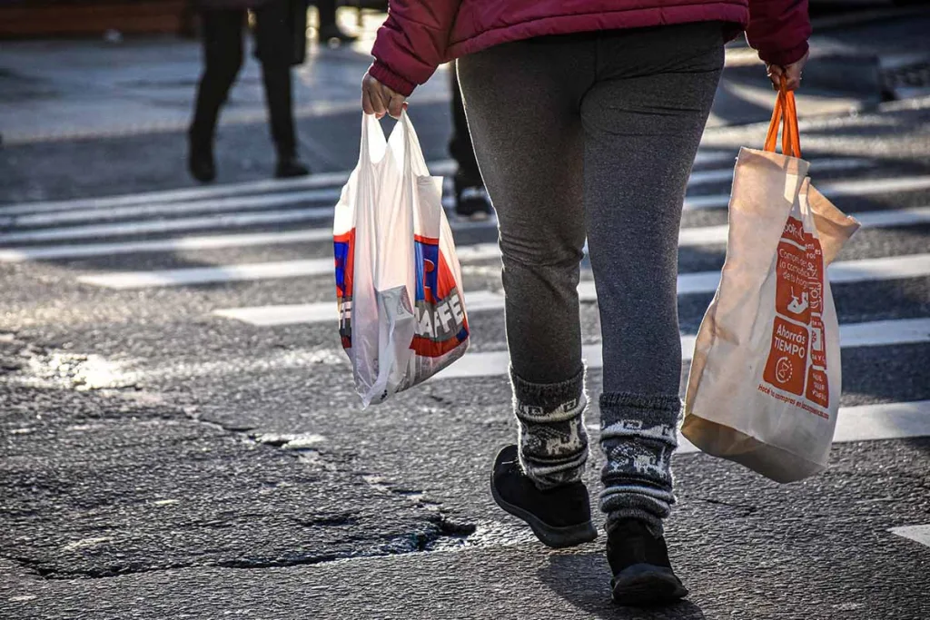Según informe, 8 de cada 10 argentinos cambiaron sus hábitos de consumo porque no llegan a fin de mes