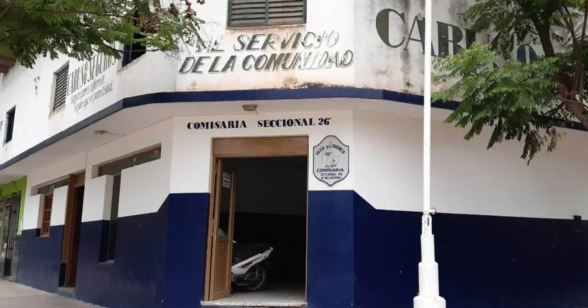 Golpes en una comisaría: mujer descubrió a su pareja policía en ropa interior con una compañera