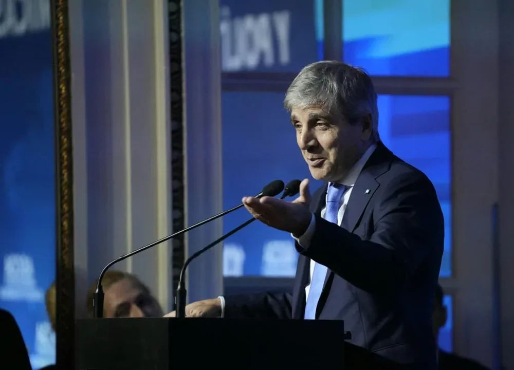 Caputo: “Los argentinos tuvimos un modelo que fracasó, que gobernó 16 de los últimos 22 años en la Argentina”