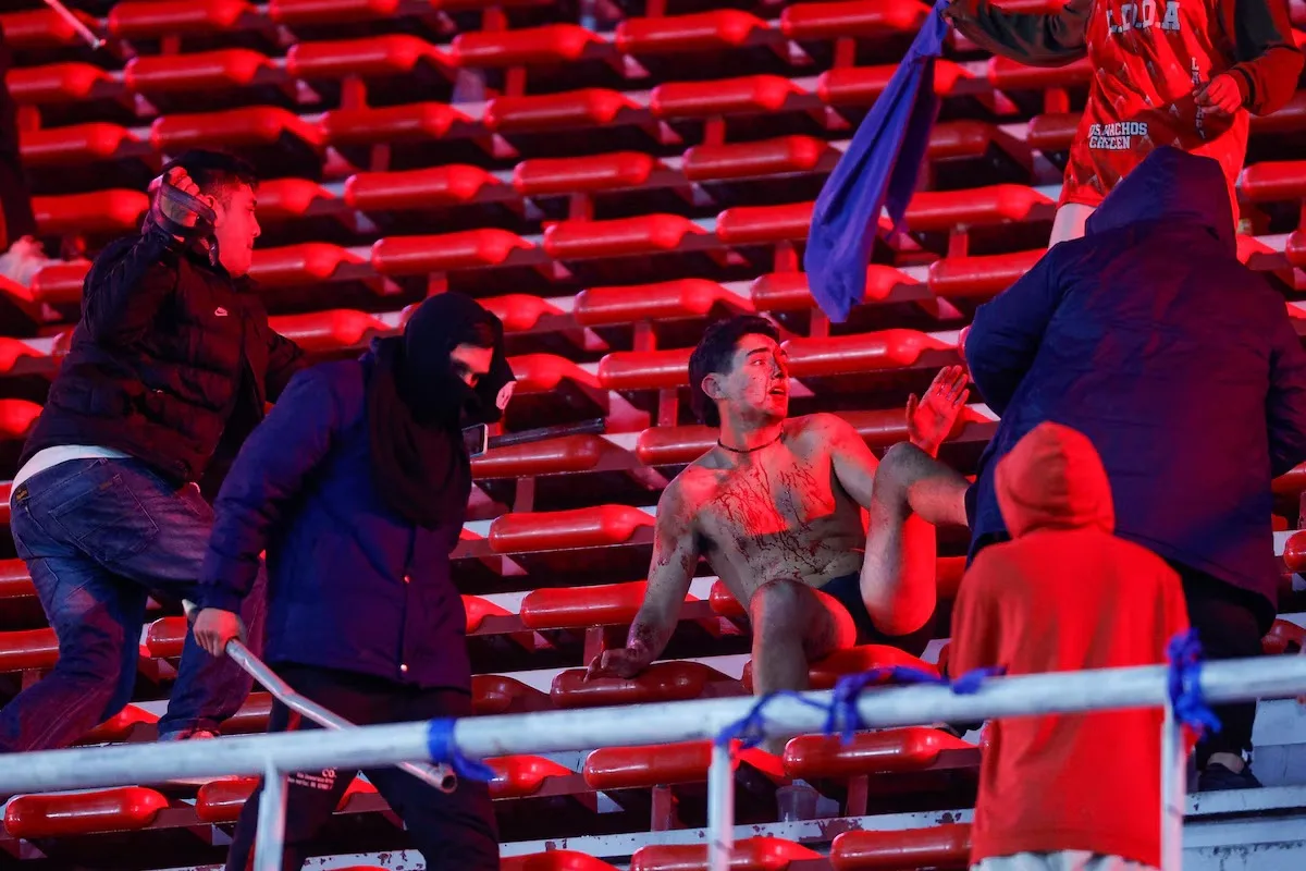 Quiénes son los 3 heridos graves en los incidentes en Avellaneda y cómo está el hincha que se arrojó al vacío